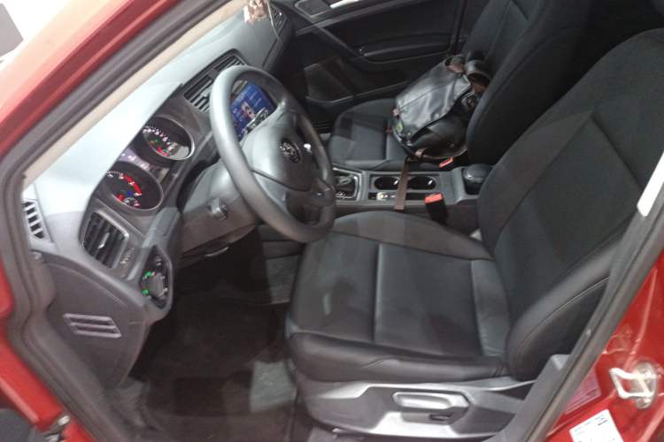 Used Volkswagen Golf 2016 1.6L Automatic Fashion Model