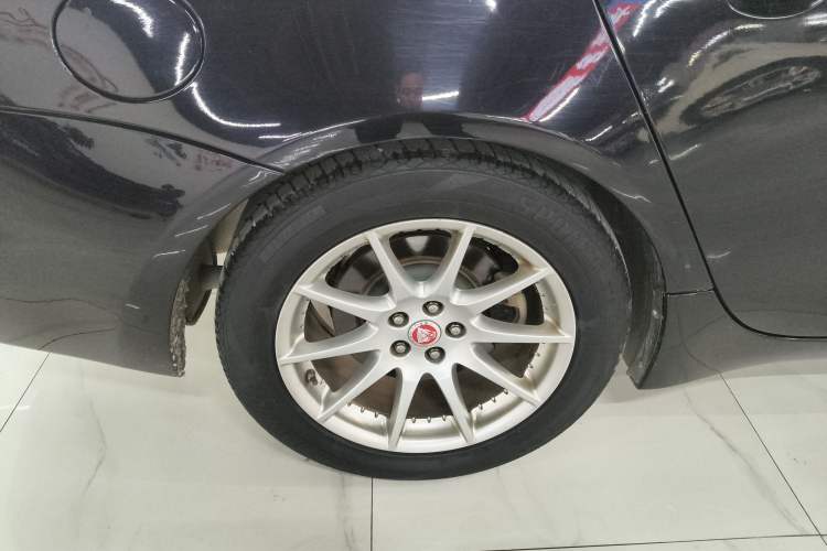 Used Jaguar XJ 2014 XJL 2.0T Two-Wheel-Drive Elegant Business Edition
