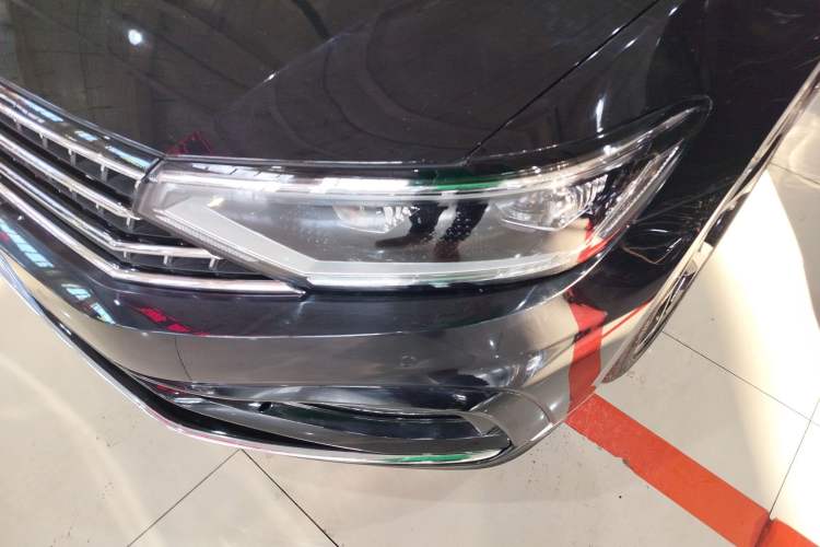 Used Volkswagen Magotan 2023 2 Million Units Limited Edition 330TSI DSG Leading Version
