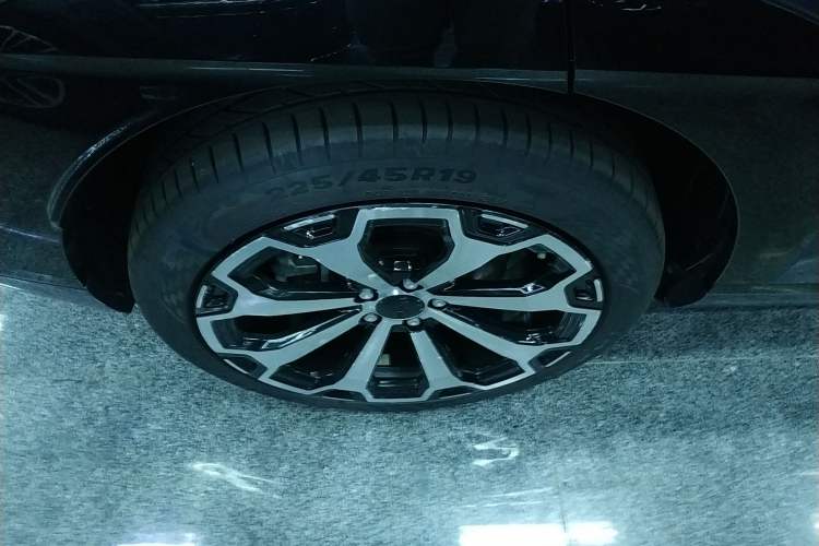 Used AION V 2024 Aion Tyrannosaurus 650 LiDAR Edition
