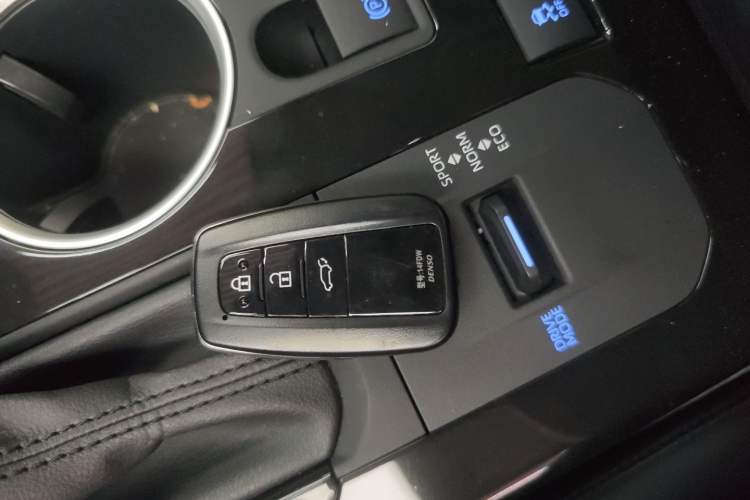 Used Toyota Highlander 2022 Dual-Engine 2.5L Four-Wheel Drive Prestige Version 7 Seats
