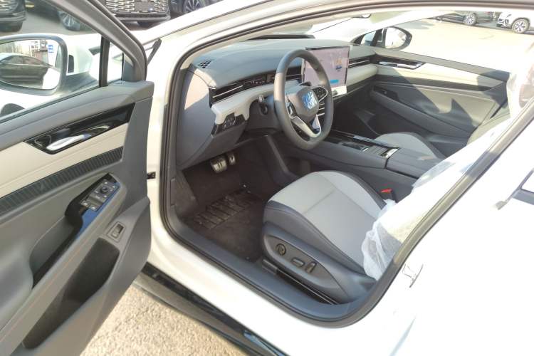 Used Volkswagen ID.7 VIZZION 2024 AIR model
