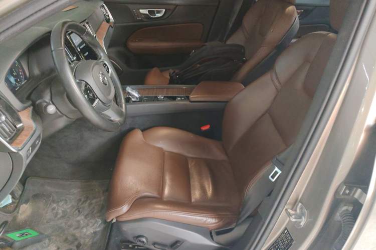 Used Volvo S60 2022 B4 Zhiyuan Luxury Edition