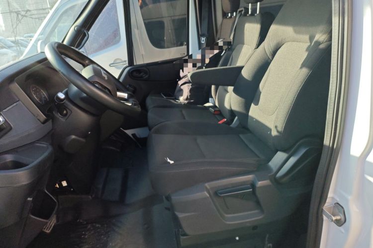 Used JMC Fushun 2023 2.0T Automatic Short-Wheelbase Mid-Top Commercial Multi-Purpose 6-Seater Passenger Vehicle
