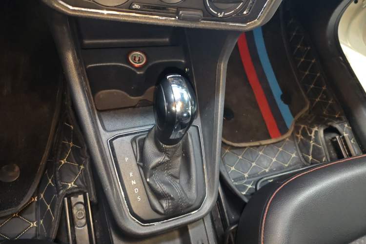 Used Volkswagen Santana 2017 Haval H9 1.6L Automatic Comfort Edition
