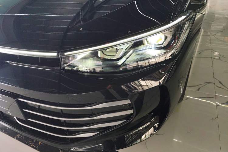 Used Volkswagen Passat 2025 Pro 380TSI Dragon Glory Edition
