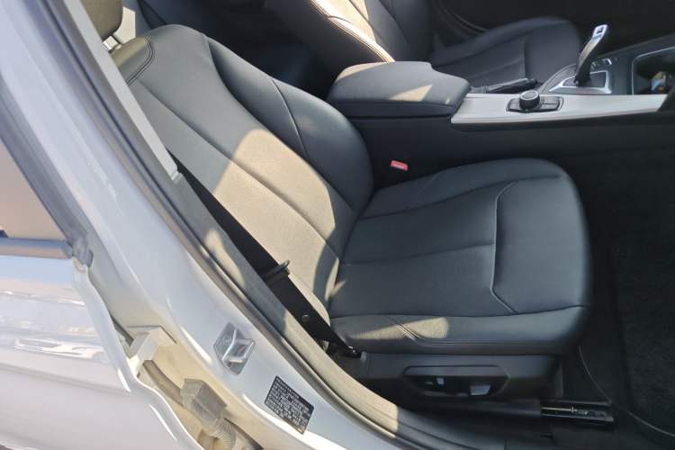 Used BMW 3 Series 2015 320i Luxury Line Stylish Edition