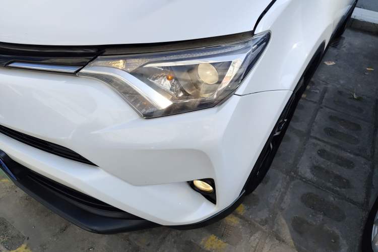 Used Toyota RAV4 2018 2.0L CVT Two-Wheel Drive Fashion X Edition
