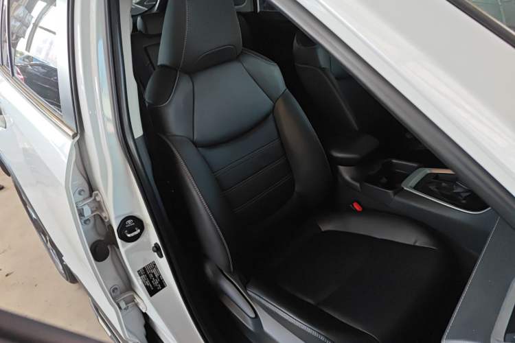 Used Toyota RAV4 2021 2.0L CVT Two-Wheel Drive Prestige Edition
