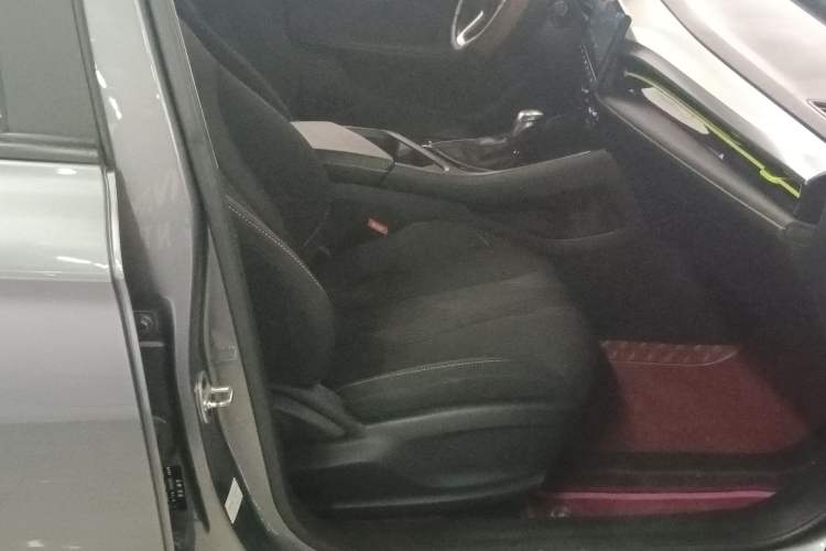 Used Roewe i5 2021 1.5L CVT Platinum Edition
