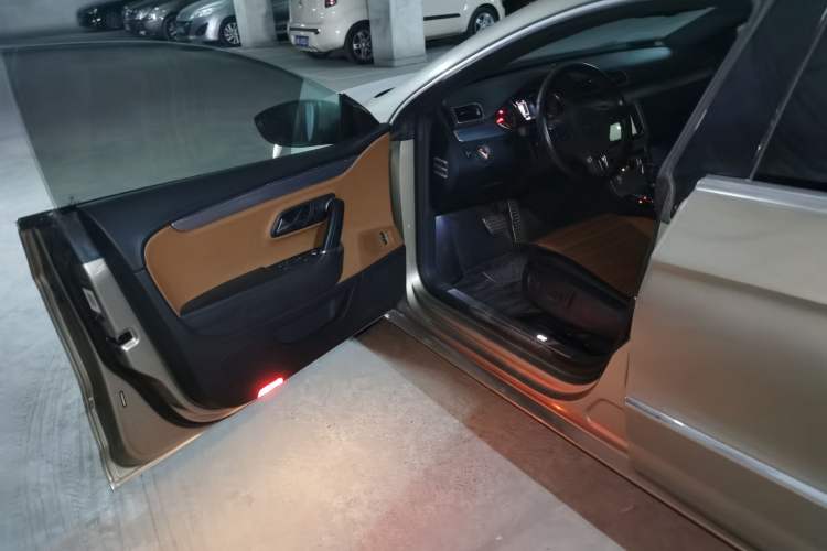 Used Volkswagen FAW-Volkswagen CC 2015 1.8TSI Luxury Model
