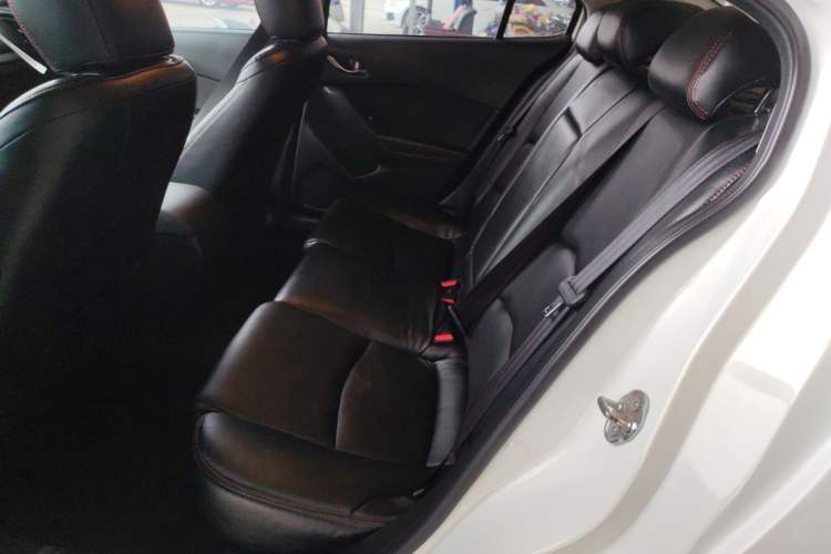 Used Mazda Mazda 3 Axela 2016 Sedan 1.5L Automatic Comfort Model
