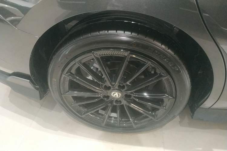 Used Changan UNI-V 2025 1.5T 500Bar Prestige Sporty Version