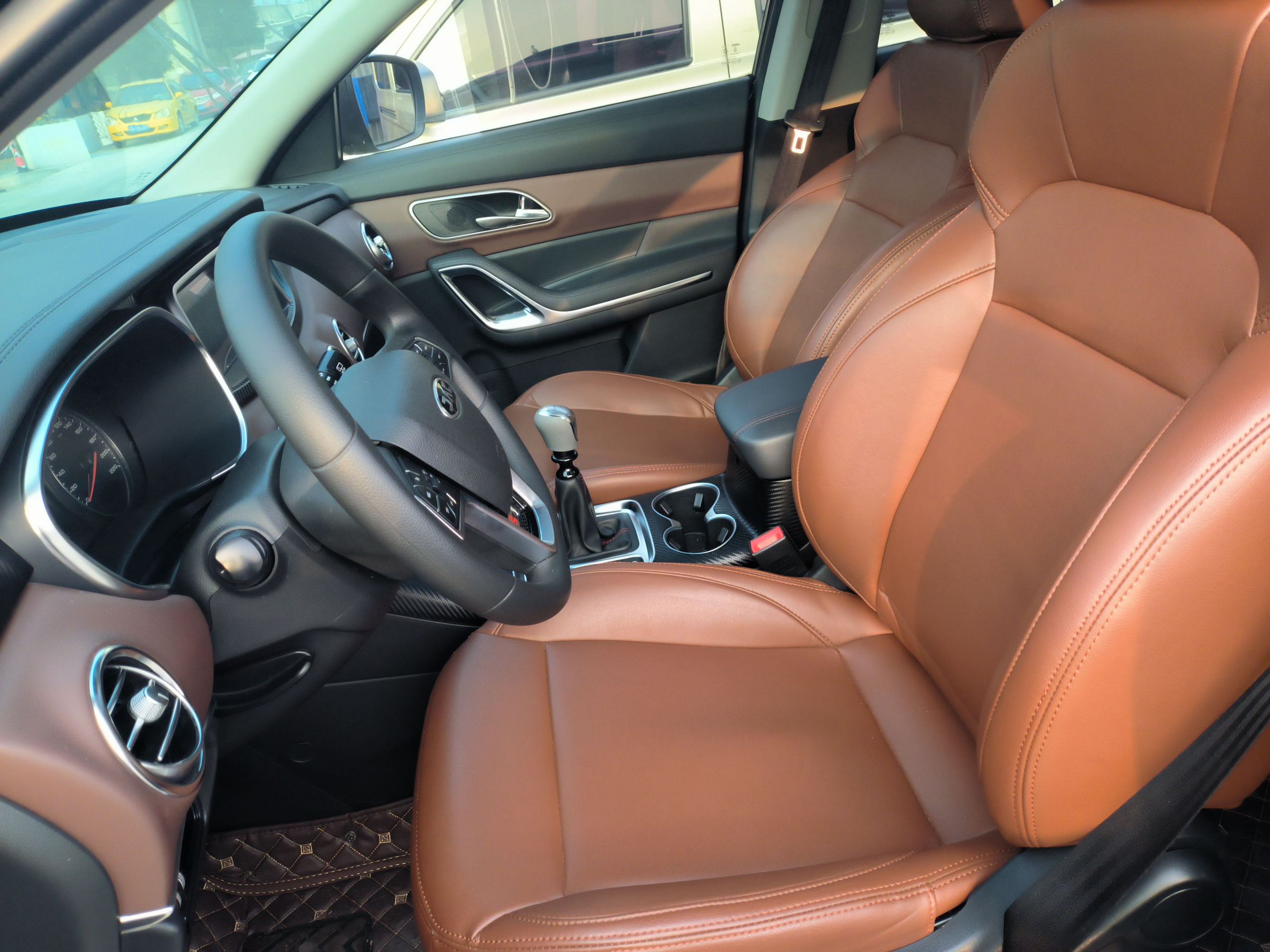 Переднее сиденье в автомобиле