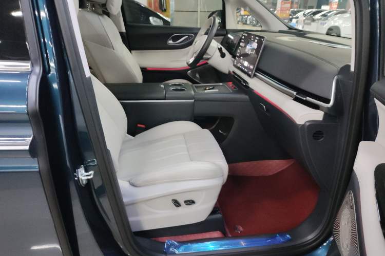 Used VOYAH Dream 2025 PHEV Four-Wheel-Drive Flagship Version – Qiankun Edition
