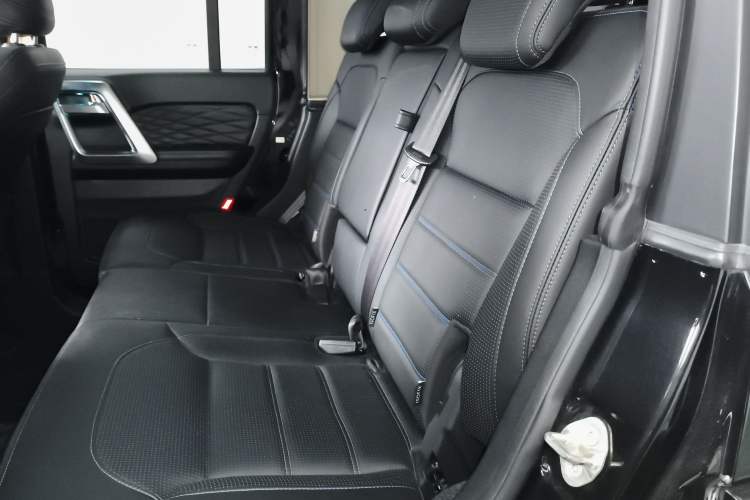 Used  BJ40 2020 2.0T Automatic Four-Wheel Drive Urban Hunter Edition Chivalrous Type
