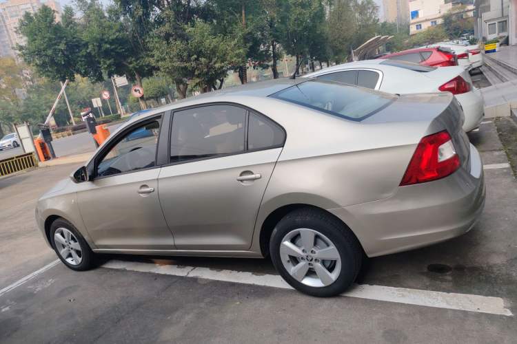 Used Skoda Rapid 2013 1.6L Manual Smart Selection Model
