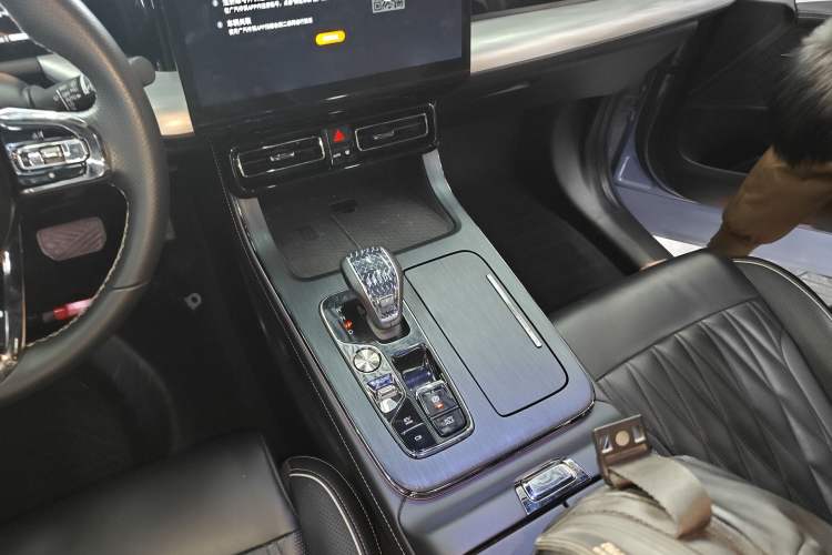 Used GAC Trumpchi GS8 2022 Dual-Engine Series 2.0TM Two-Wheel Drive Prestige Edition (7 Seats)