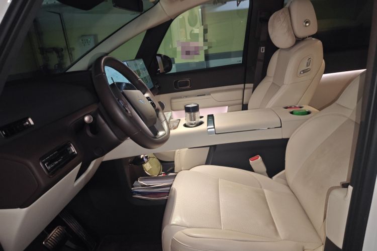 Used Li Auto MEGA 2024 Ultra Model
