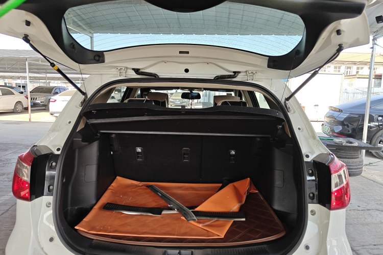 Used Suzuki S-Cross 2014 1.6L CVT Two-Wheel Drive Elite Version
