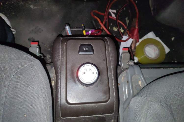 Used Wuling Rongguang EV 2022 Basic Passenger Bus Powered by Penghui Battery
