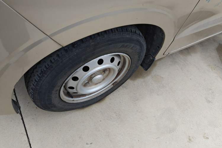 Used Wuling Hongguang V 2019 1.5L Jingqu Edition Sealed-Window Vehicle China VI LAR
