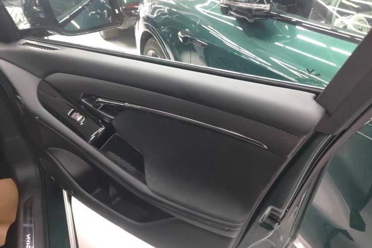 Used VOYAH FREE 2025 318 259 km All-Wheel-Drive Exploration Edition
