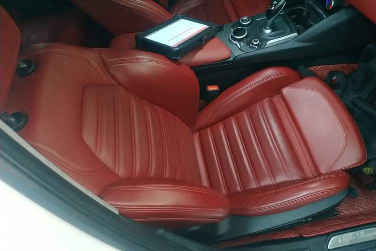 Used Alfa Romeo Giulia 2017 2.0T 280HP Luxury Sport Edition
