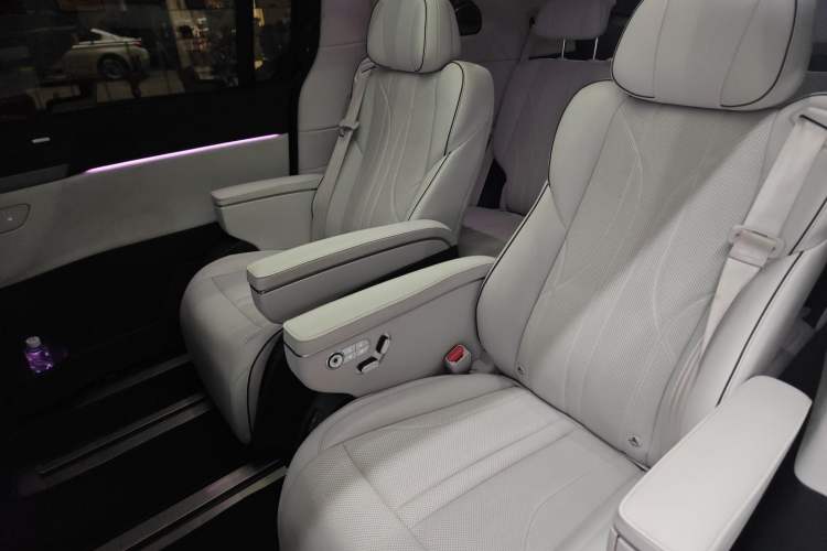 Used XPeng X9 2024 702 Ultra-Long Range Pro
