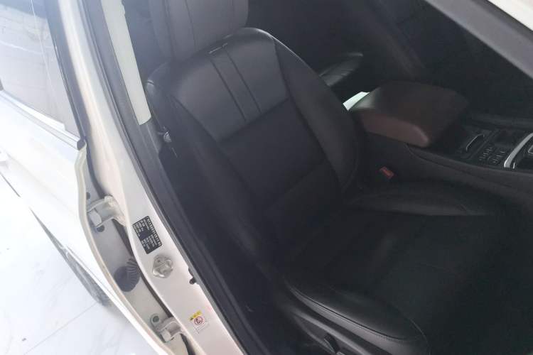 Used GAC Trumpchi GS8 2017 320T Two-Wheel Drive Luxury Smart Connectivity Version (7 Seats)
