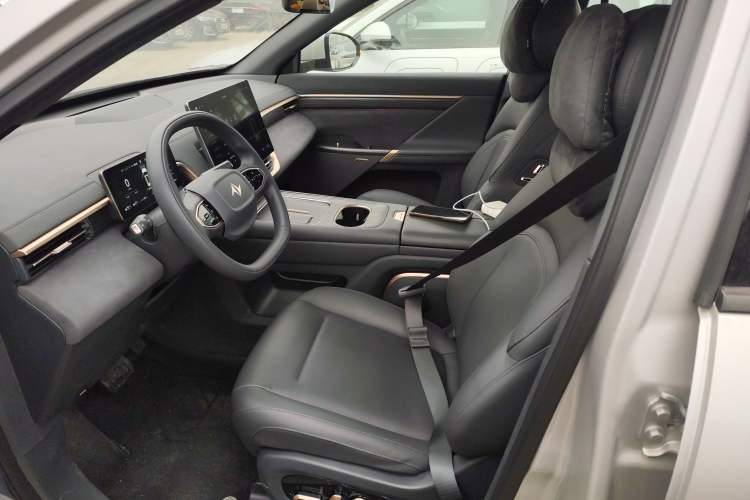 Used  eπ008 2024 210Max Range-Extended Version 6 Seats