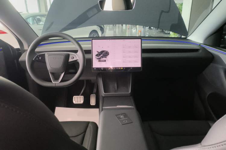 Used Tesla Model Y 2025 Long-Range All-Wheel-Drive Version
