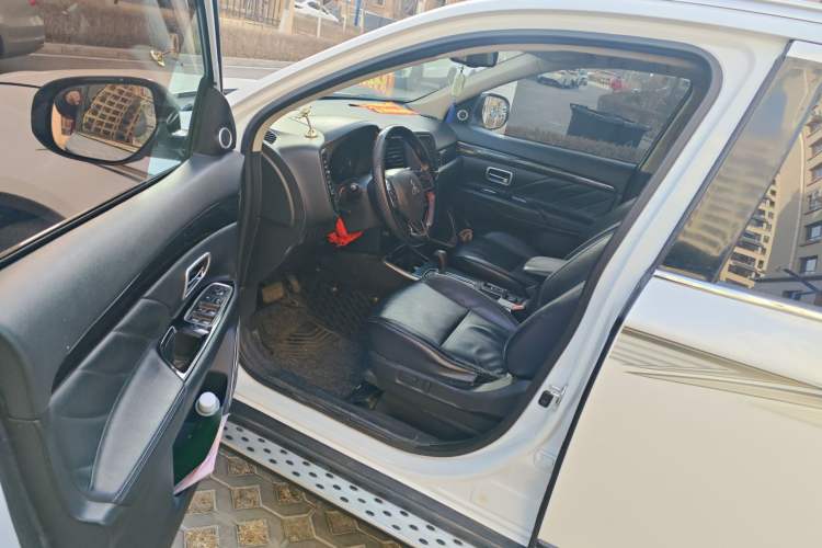 Used Mitsubishi Outlander 2018 2.0L Two-Wheel Drive Glory Edition 5 Seats