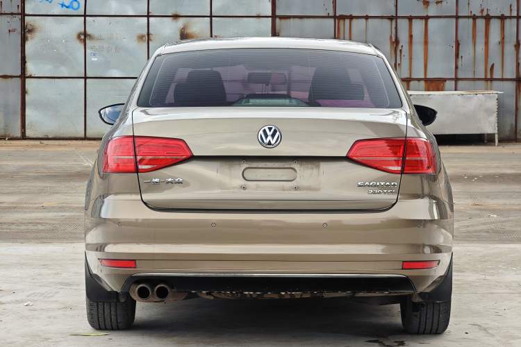 Used Volkswagen Sagitar 2017 230TSI Automatic Comfort Version
