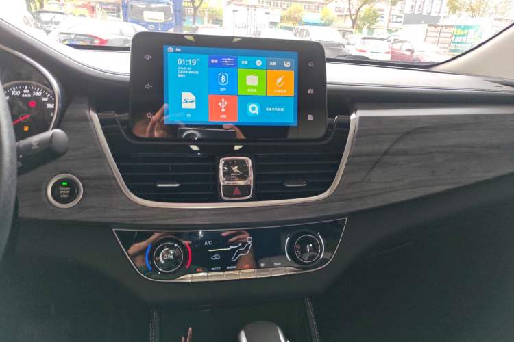 Used Baojun 730 2017 1.5T DCT Fashion Edition 7-Seater China V Emission Standard