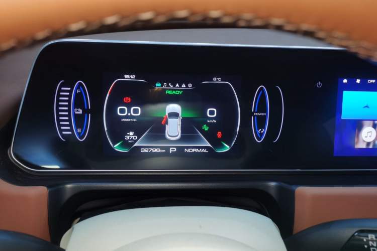 Used ORA Good Cat 2023 401 km Standard Range Luxury Version Lithium Iron Phosphate