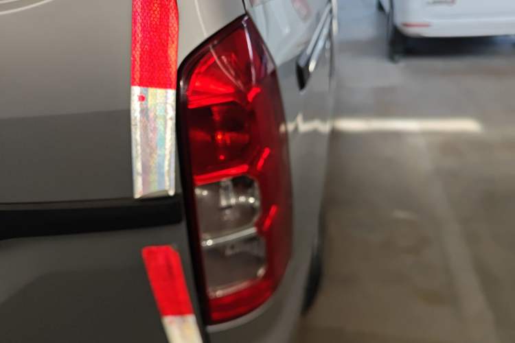 Used Wuling Hongguang V 2021 1.5L Jingqu Edition Enclosed-Window Vehicle LAR
