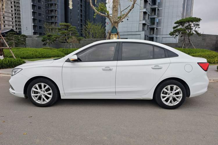 Used Roewe i5 2020 1.5L Manual 4G Connect Luxury Edition
