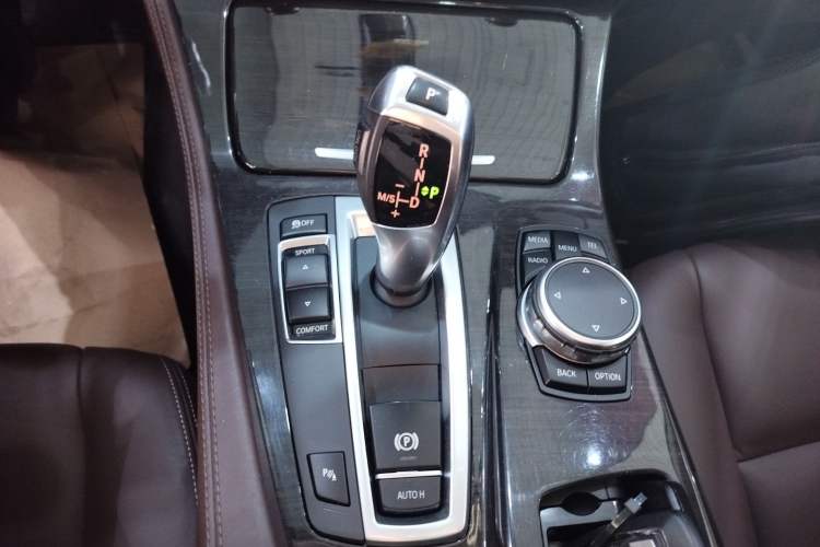 Used BMW 5 Series 2014 525Li Luxury Design Package
