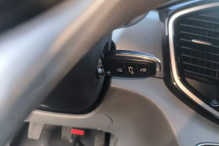 Used  M4 2016 2.0L manual Comfort trim level
