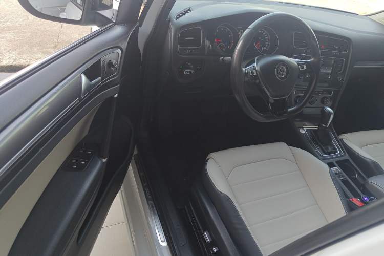 Used Volkswagen Golf 2017 230TSI Automatic Luxury Million-Vehicle Commemorative Edition
