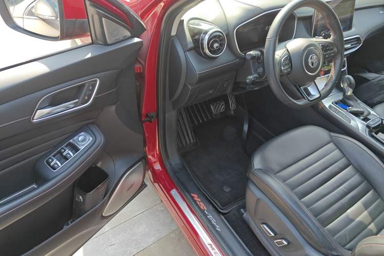 Used MG HS 2018 30T Automatic Two-Wheel Drive Trophy Edition—High-Octane V-Model