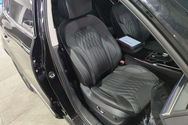 Used Hongqi HS5 2022 Revised Version 2.0T Smart Connect Flagship Edition
