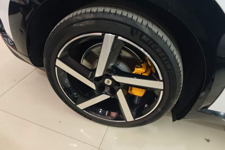 Used  YU7 2025 Ultra-Long Range High-Performance All-Wheel-Drive Max Edition
