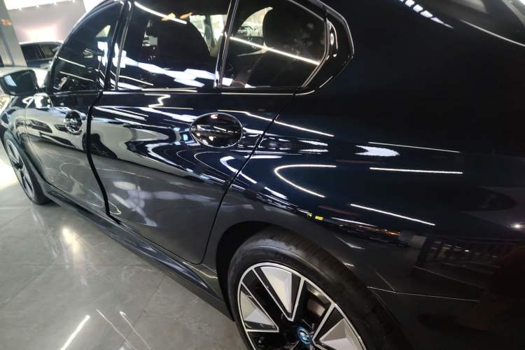 Used BMW i3 2024 eDrive 40 L Midnight Sports Package
