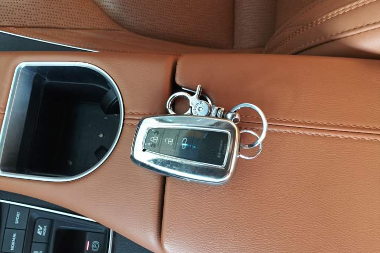 Used Toyota Avalon 2019 Dual-Engine 2.5L XLE Prestige Version China VI Standard