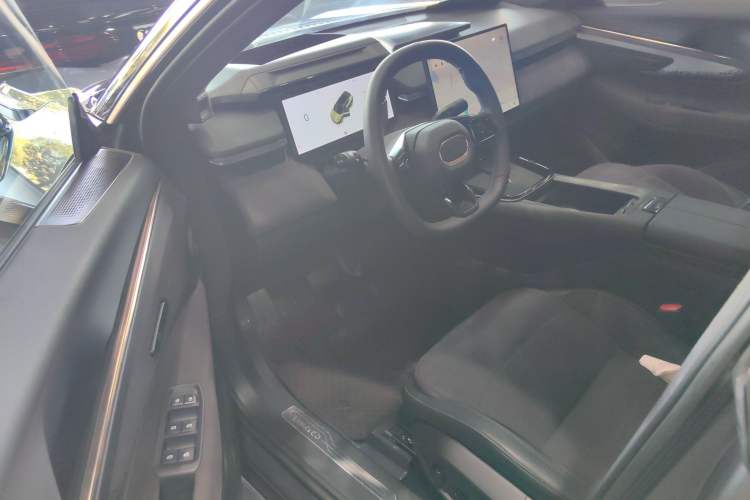 Used Lynk & Co 08 EM-P 2023 220 km Limited-Time Edition
