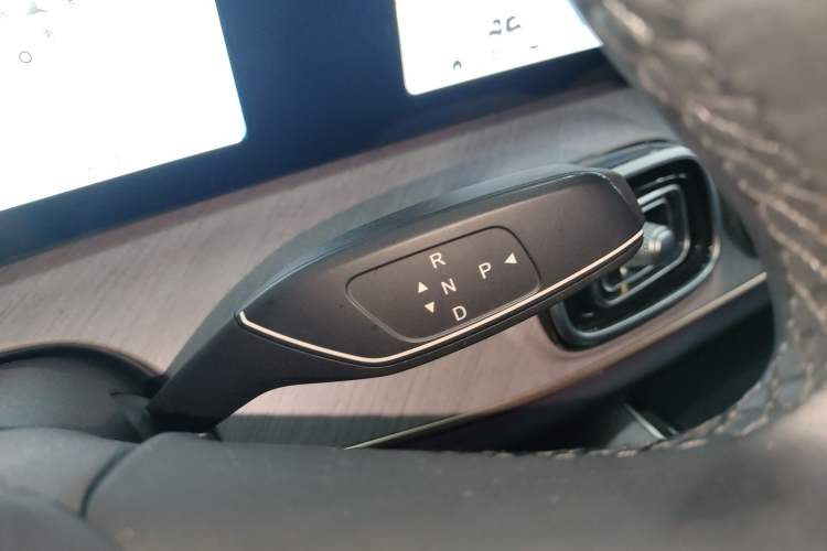 Used Chery Tiggo 9 2025 2.0T Automatic Two-Wheel Drive Luxury Edition 5 Seats
