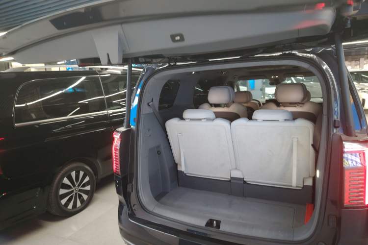 Used Zeekr 009 2022 WE Edition
