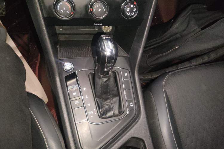 Used Volkswagen Tiguan L 2018 330TSI Automatic Two-Wheel Drive Luxury Edition
